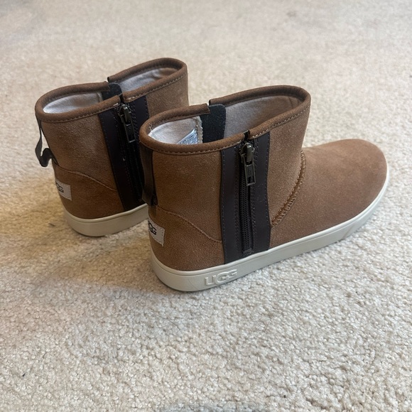 NEW: UGG Kids' Adler Sneaker, Chestnut, 5 M US Big Kid - Picture 5 of 11